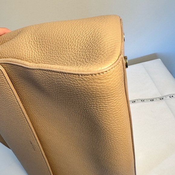Ysl tote in beige grained leather. *lv twilly scarf not included - Picture 11 of 15